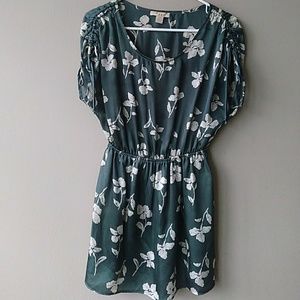 Green floral shirt with ruched sleeves